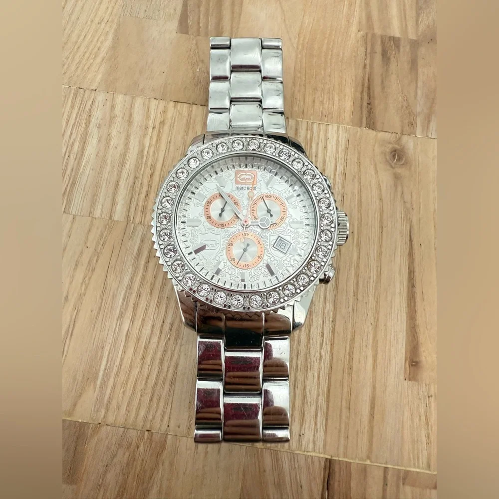 Marc Ecko silver tone masterpiece chrono crystal Accented watch NEW BATTERY